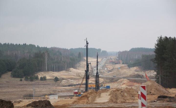 GDDKiA prowadzi 29 przetargów na budowę 360 km dróg / autor: Fratria