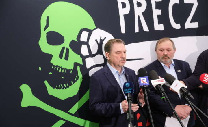 Przewodniczący Komisji Krajowej NSZZ "Solidarność" Piotr Duda (C) i przewodniczący NSZZ RI "Solidarność" Mazowsze Marek Boruc (P) na briefingu w siedzibie Komisji Krajowej NSZZ "Solidarność / autor: PAP/Rafał Guz