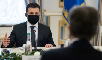 Zełenski dla "Washington Post": Rosja może zająć Charków