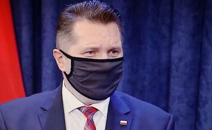 100 mln zł do szkół na sprzęt dezynfekujący i termometry