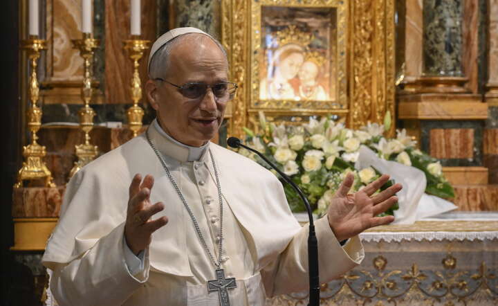 Papież Leon XIV w sanktuarium maryjnym w  Genazzano pod Rzymem, prywatna wizyta 10 maja / autor: PAP/EPA/VATICAN MEDIA