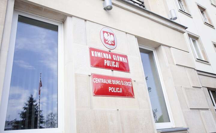 Funkcjonariusze Centralnego Biura Śledczego weszli do siedziby cinkciarz.pl na zlecenie prokuratury / autor: Fratria / JS