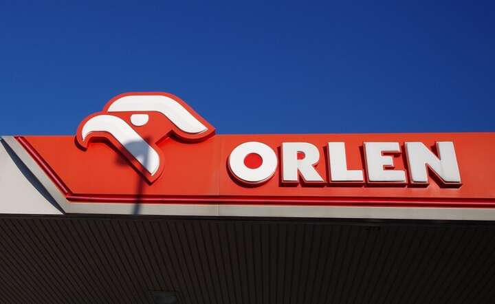 Zysk netto Grupy Orlen w skali roku dramatycznie spadł w pierwszym półroczu  / autor: Fratria / KK