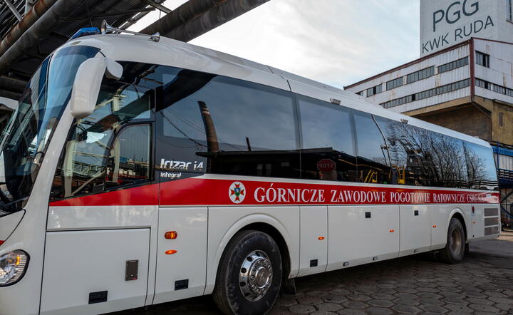 Ratownicy nawiązali kontakt z jednym z górników
