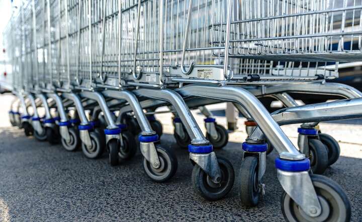 Większość placówek sieci marketów spożywczych w Wielką Sobotę będzie czynna do godz. 13 / autor: Fratria / AW