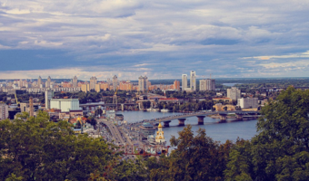 Rosja powoli wycofuje dyplomatów na Ukrainie