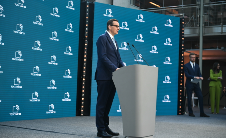 Premier Mateusz Morawiecki przemawia podczas IV edycji Szczytu Klimatycznego TOGETAIR w Bibliotece Uniwersytetu Warszawskiego, 20 bm / autor: PAP/Andrzej Lange