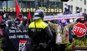 W Amsterdamie wielka demonstracja przeciwko obostrzeniom