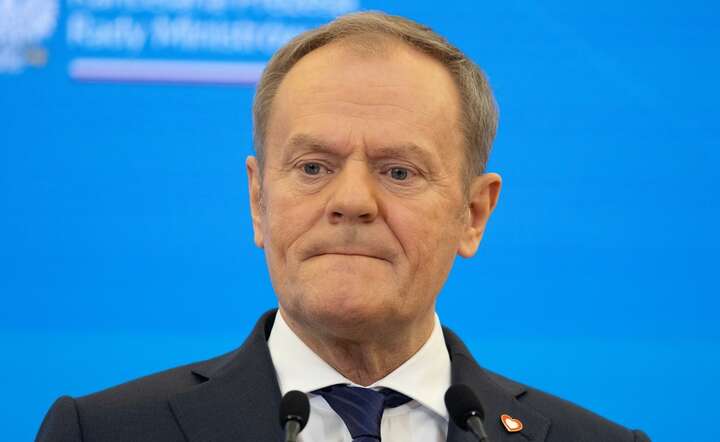 Kolejny od wielu miesięcy sondaż, w którym ponad połowa badanych źle ocenia pracę premiera Donalda Tuska / autor: Fratria / Andrzej Wiktor