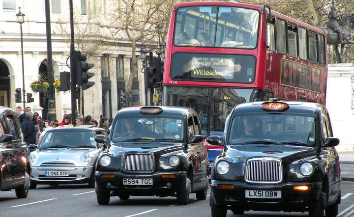 Londyńscy taksówkarze twierdzą, że Uber nie stosuje się do zasad / autor: Pixabay