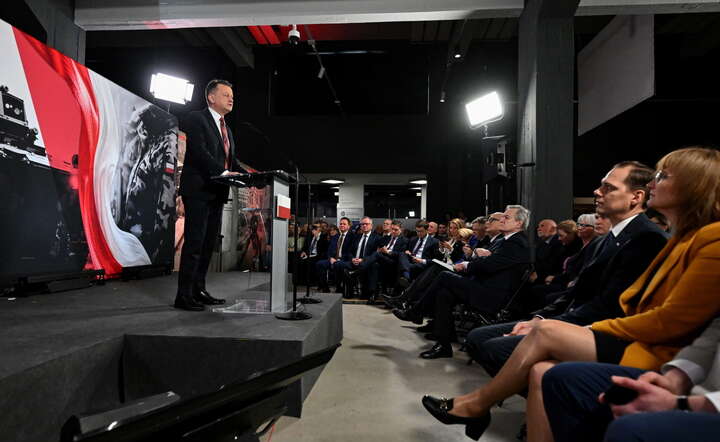 Przewodniczący KP PiS Mariusz Błaszczak przemawia podczas konwencji PiS „Myśląc Polska - Alternatywa 2.0: Czas na bezpieczną Polskę”  / autor: PAP/Piotr Polak