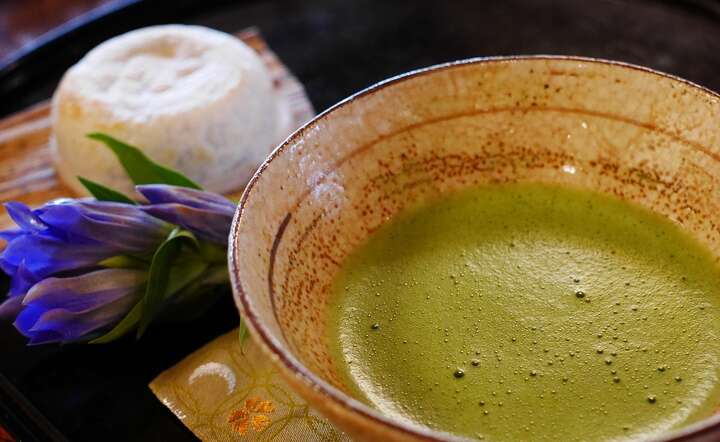 Matcha – kto powinien na nią uważać?