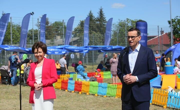 premier Mateusz Morawiecki i szefowa MRiPS Marlena Maląg / autor: fotoserwis PAP