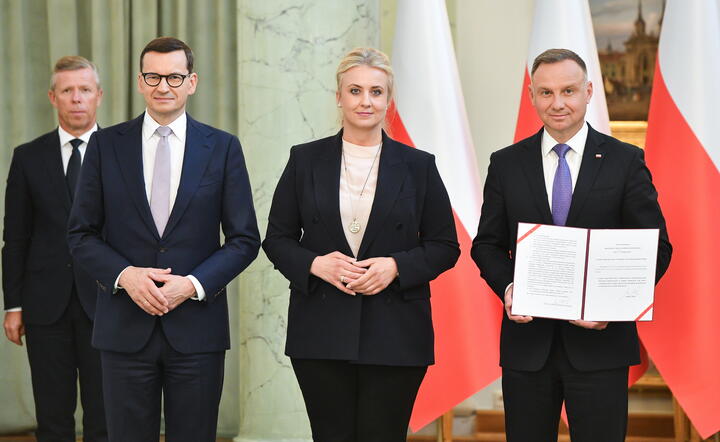 Prezydent podpisał ustawę o bezpłatnych lekach dla dzieci do lat 18 i dla seniorów powyżej 65 lat / autor: PAP/Radek Pietruszka