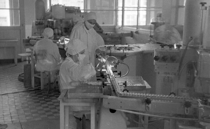 Tarchomińskie Zakłady Farmaceutyczne „Polfa” w Warszawie, lata 60. XX wieku / autor: NAC