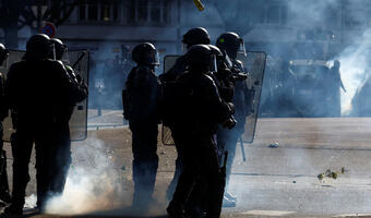 Francja: Burzliwe protesty przeciwko reformie emerytalnej (FOTO)