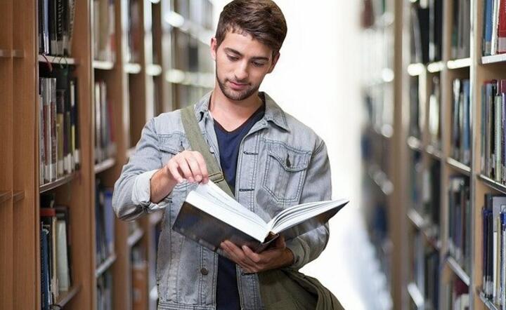 Studentów w Polsce mniej o połowę