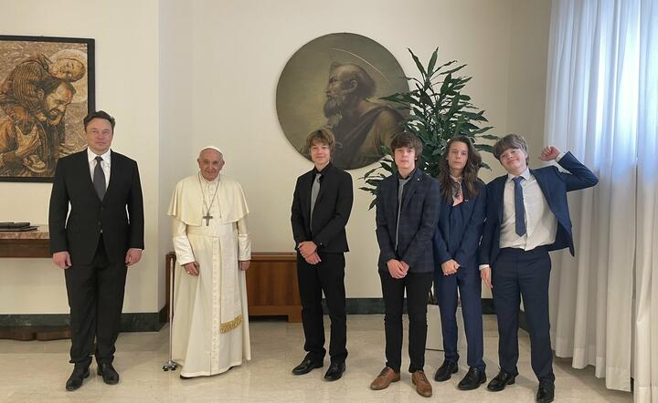 Elon Musk z dziećmi u papieża Franciszka / autor: Twitter