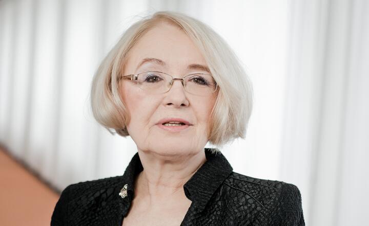 O inflacji z odległej i bliskiej perspektywy czasowej