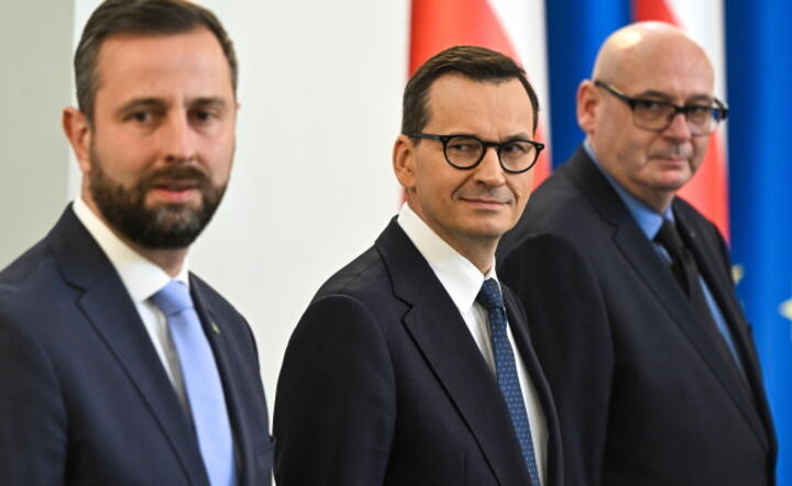 Prezes PSL Władysław Kosiniak-Kamysz, premier Mateusz Morawiecki i sekretarz PSL Piotr Zgorzelski na przekazaniu powołań na marszałka Sejmu i Senatu w Pałacu Prezydenckim w Warszawie, 9 bm / autor: PAP/Radek Pietruszka