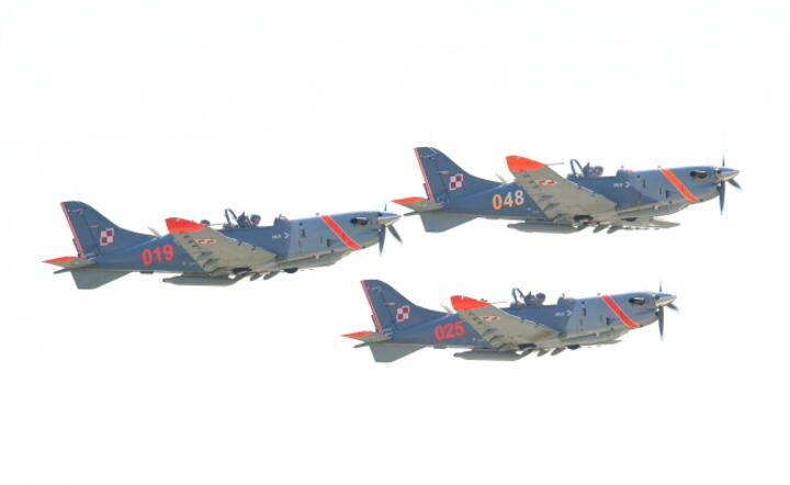 Zespół Akrobacyjny Orlik na Air Show 2023 / autor: PAP/Piotr Polak