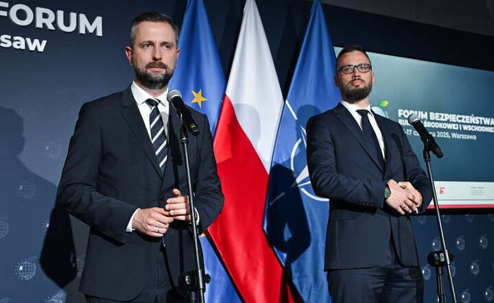 Wicepremier, minister obrony narodowej Władysław Kosiniak-Kamysz (L) i doradca Ministra Obrony Narodowej Maciej Samsonowicz (P) na Forum Bezpieczeństwa Europy Środkowej i Wschodniej / autor: PAP/Radek Pietruszka