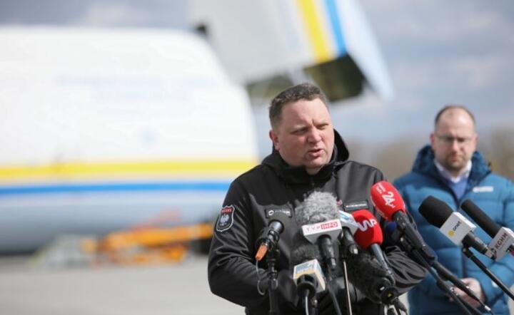 Prezes Lotosu Jan Majewski (P) oraz prezes KGHM Polska Miedź Marcin Chludziński (L) podczas konferencji prasowej, 14 bm. w Warszawie.  / autor: PAP/Leszek Szymański
