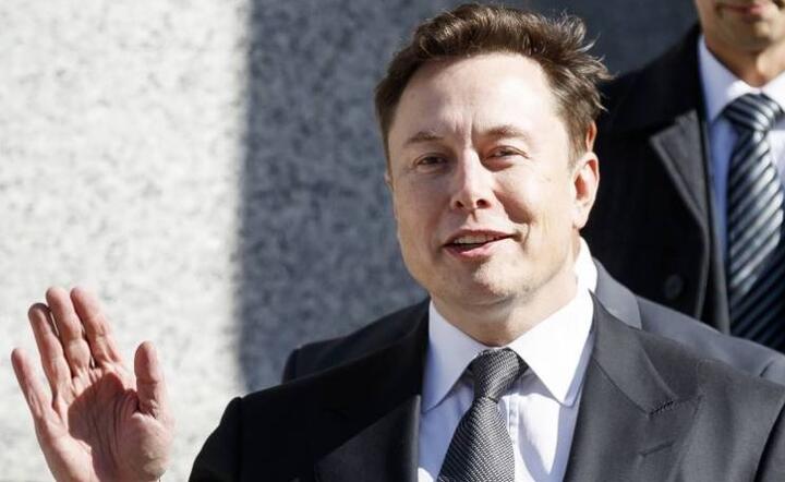 Czip w mózgu? Musk: Testy na ludziach już w tym roku!