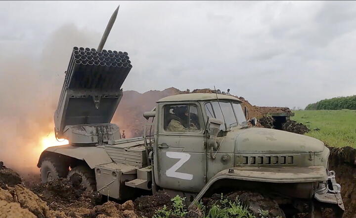 rosyjska wieloprowadnicowa wyrzutnia rakiet Huragan / autor: fotoserwis PAP