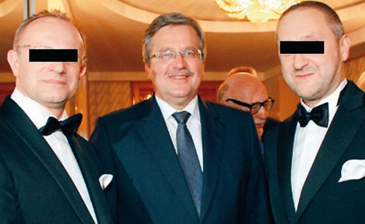 Warszawa, 26.09.2011 Zdjęcia z premiery filmu 'Bitwa Warszawska 1920' od lewej: prezes SKOK Wołomin Mariusz G., prezydent Bronisław Komorowski, były oficer WSI Piotr P.