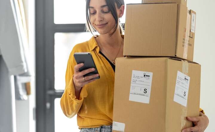 Abonament dla firm od InPost zapewnia stałe warunki, przejrzyste rozliczenia i wygodę w codziennym zarządzaniu wysyłkami / autor: materiały prasowe InPost