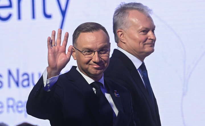 Prezydent RP Andrzej Duda (L) i prezydent Litwy Gitanas Nauseda (P) podczas 9. Szczytu Inicjatywy Trójmorza w Wilnie / autor: PAP/Piotr Nowak