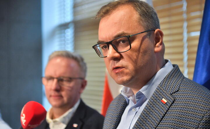 doradca prezydenta ds. klimatu Paweł Sałek i ambasador RP przy ONZ Krzysztof Szczerski podczas konferencji prasowej w Warszawie, przed wylotem polskiej delegacji do Egiptu na szczyt klimatyczny COP27  / autor: fotoserwis PAP