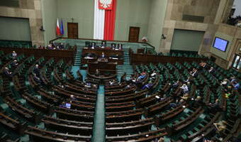 Rząd i posłowie koalicji na oślep atakują PiS ws. KPO