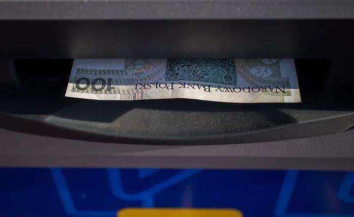 Drożej za wypłatę pieniędzy z bankomatu