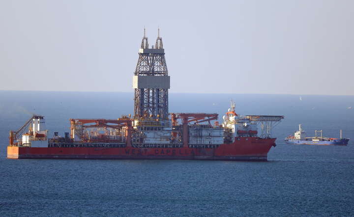 Platforma wiertnicza ropy / autor: PAP/EPA/YONHAP