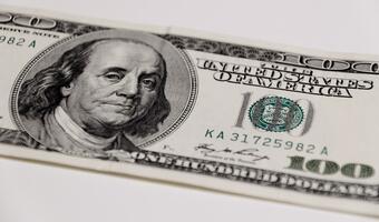 Dolar odrabia wczorajsze straty przed NFP