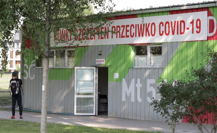 Punkt szczepień przeciw COVID-19 prz Świątyni Opatrzności Bożej w Warszawie / autor: Fratria / Andrzej Wiktor