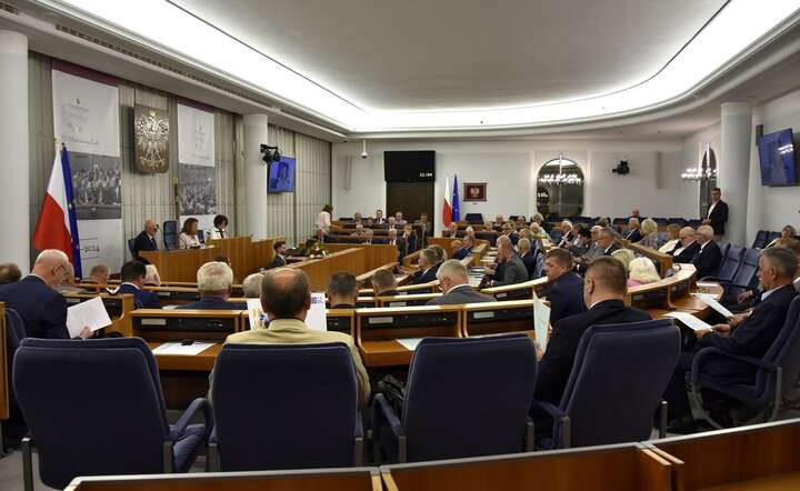 Sala posiedzeń Senatu RP. ZDJĘCIE POGLĄDOWE / autor: Fratria / LS
