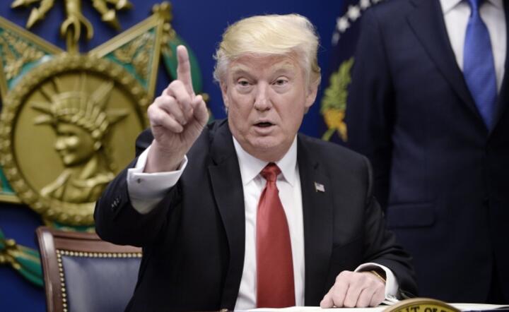 Prezydent Donald Trump  Pentagonie podczas ceremoni podpisania dekretu o zmianach US Army, fot. PAPEPA/OLIVIER DOULIERY 