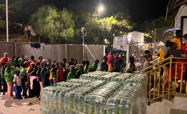 Kryzys migracyjny w Lampedusie / autor: PAP/EPA/CONCETTA RIZZO