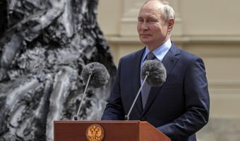 Szef RE ma nadzieję, że Putin wjedzie na białym koniu