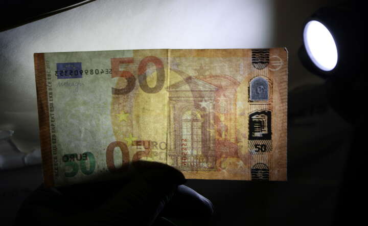Jeden z fałszywych banknotów euro przejętych w drukarni przestępców przez ABW / autor: materiały prasowe ABW