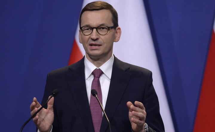 Premier Mateusz Morawiecki / autor: PAP/EPA/SZILARD KOSZTICSAK