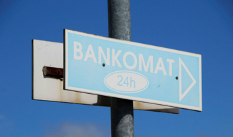 Padła ofiarą oszustwa, sąd: to bank okradziono