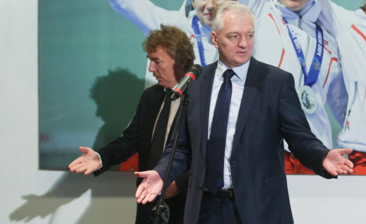  Wicepremier, minister nauki i szkolnictwa wyższego Jarosław Gowin (P) i prezes Polskiego Związku Piłki Nożnej Zbigniew Boniek  podczas konferencji prasowej w Warszawie, fot. PAP/Rafał Guz