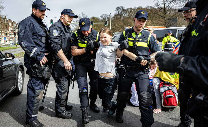 Greta Thunberg została zatrzymana w Holandii / autor: PAP/EPA/RAMON VAN FLYMEN
