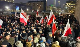 Pierwszy protest po wyborach: Precz z komuną! Wolne media!