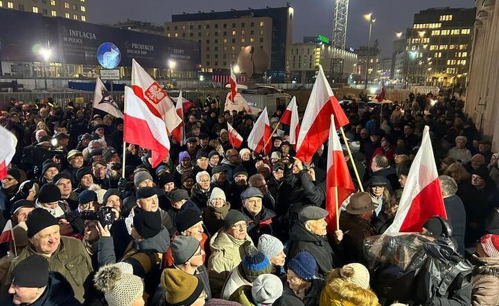 Protest przed siedzibą TVP / autor: Fratria