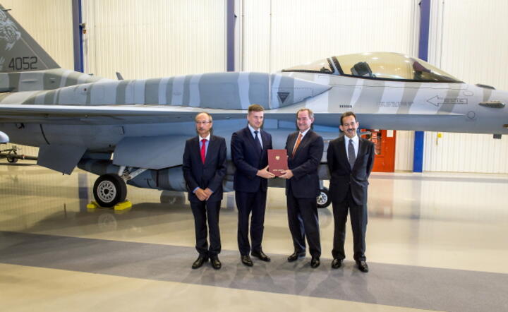 Parafowanie protokoło o wykonaniu umowy offsetowej F-16 w Bydgoszczy fot. PAP / Tytus Czyżewski